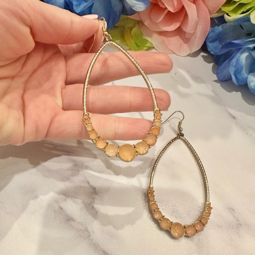 Gold Tone Drop Dangling Earrings with Peach Faceted Stones